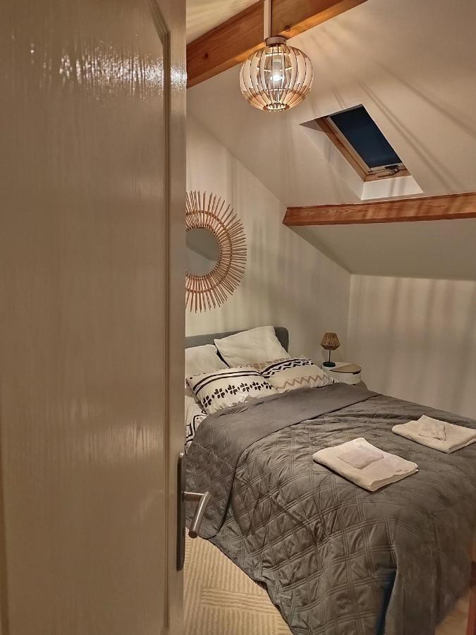 La Riviera Maison: Riverside Retreat Near Paris *